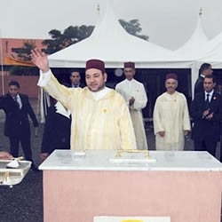 His Majesty the King poses in Marrakesh the 1ST stone of CRPEH