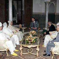 SM the King receives the official delegation